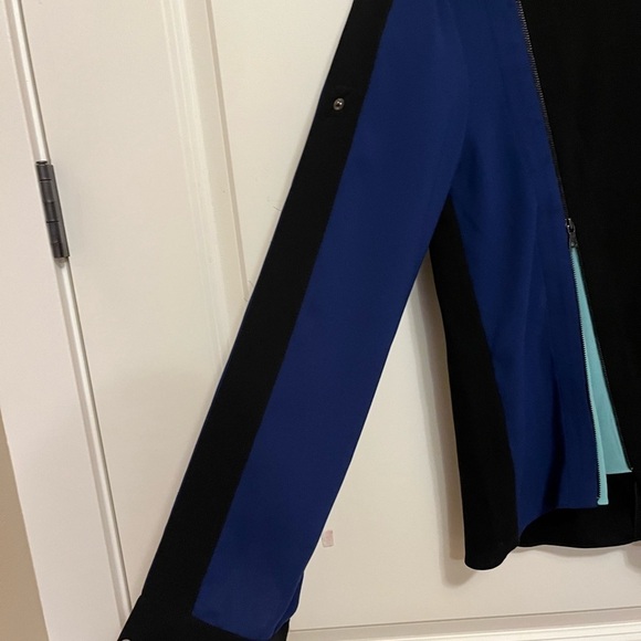 BCBG MaxAzria “Carrie” Black, Blue and Green Designer Blouse Women's Size  XS - Picture 3 of 9